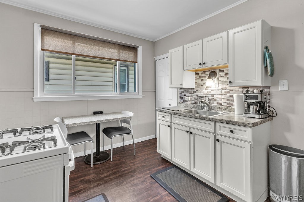 175 Congress Street Buffalo, NY 14213 - Photo 27 of 48 2nd floor: Kitchen with eat-in space