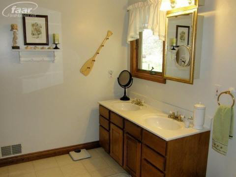 17460 Sharon Road Chesaning, MI 48616 - Photo 12 of 19 20257062-11.JPG