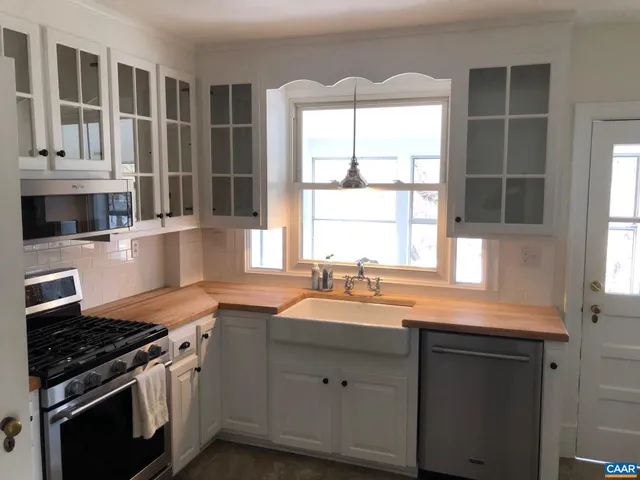 $2,500 | 655 A Harrison Street, Scottsville, VA 24590