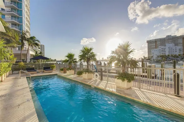 $3,200,000 | 1445 16th Street, Unit 602, Miami Beach, FL 33139