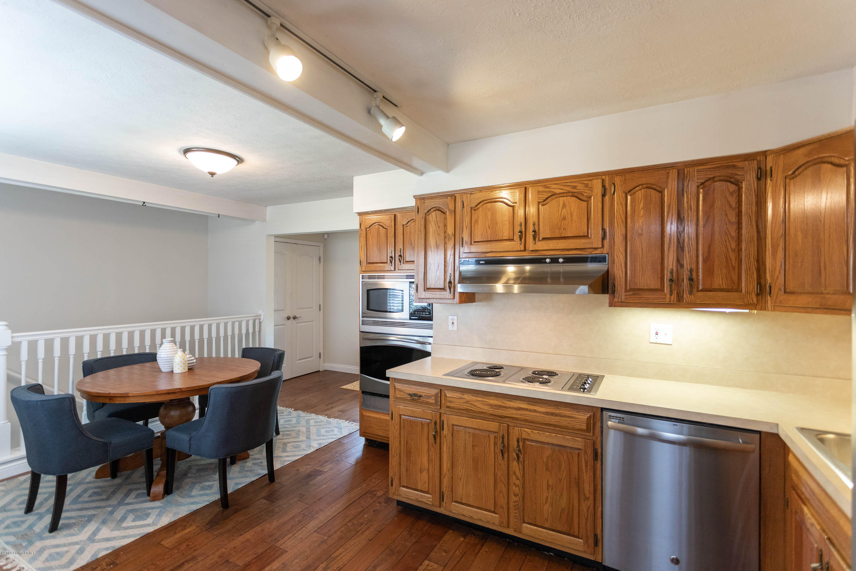 3507 Locklee Road Louisville, KY 40214 - Photo 8 of 34 Eat-in Kitchen with Oak cabinetry.
