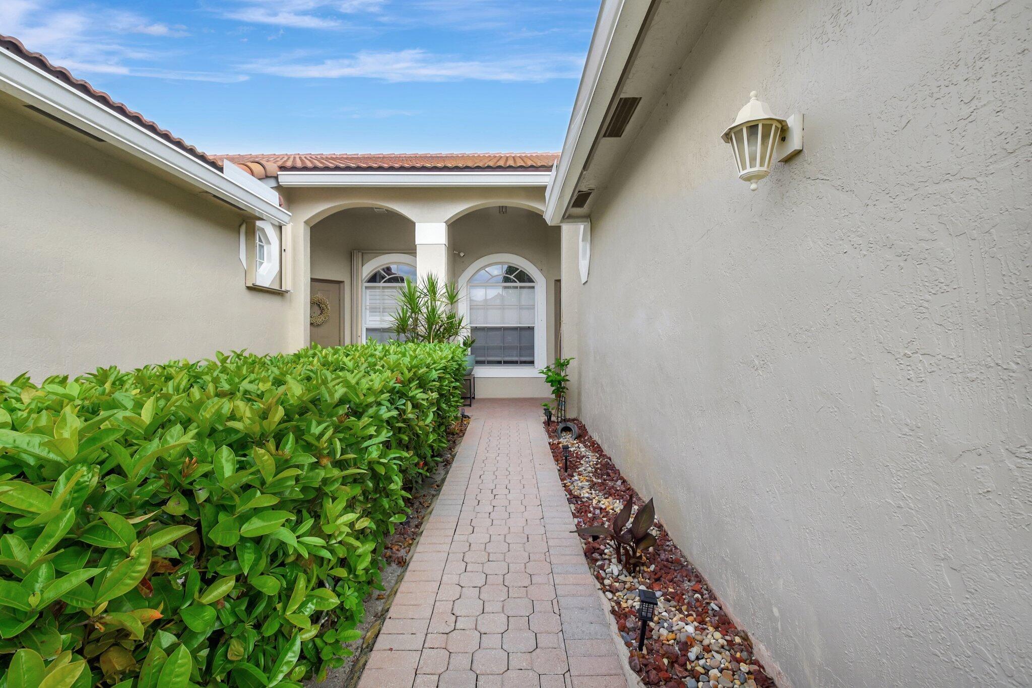 8361 Vía Serena Boca Raton, FL 33433 - Photo 3 of 31 3-web-or-mls-DSC_4625