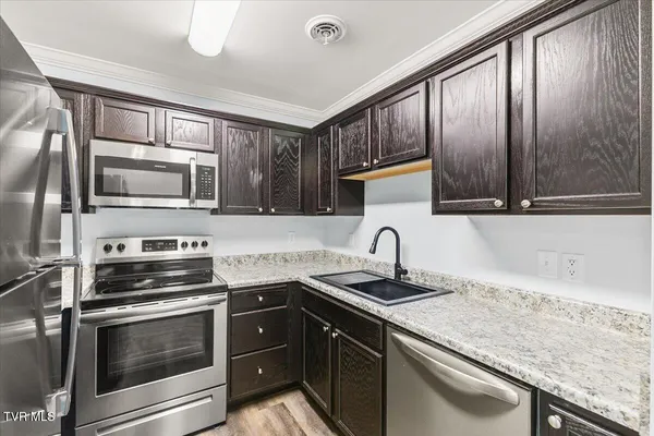 $189,000 | 61 Chatfield Square, Unit 61, Johnson City, TN 37615