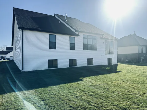 $649,900 | 16420 Sleepy Hollow Drive, Fenton, MI 48430