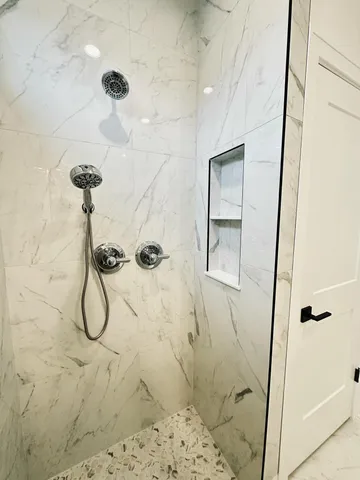 $649,900 | 16420 Sleepy Hollow Drive, Fenton, MI 48430