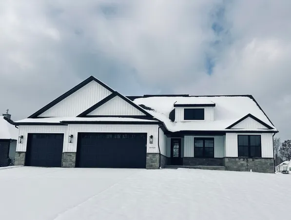 $649,900 | 16420 Sleepy Hollow Drive, Fenton, MI 48430