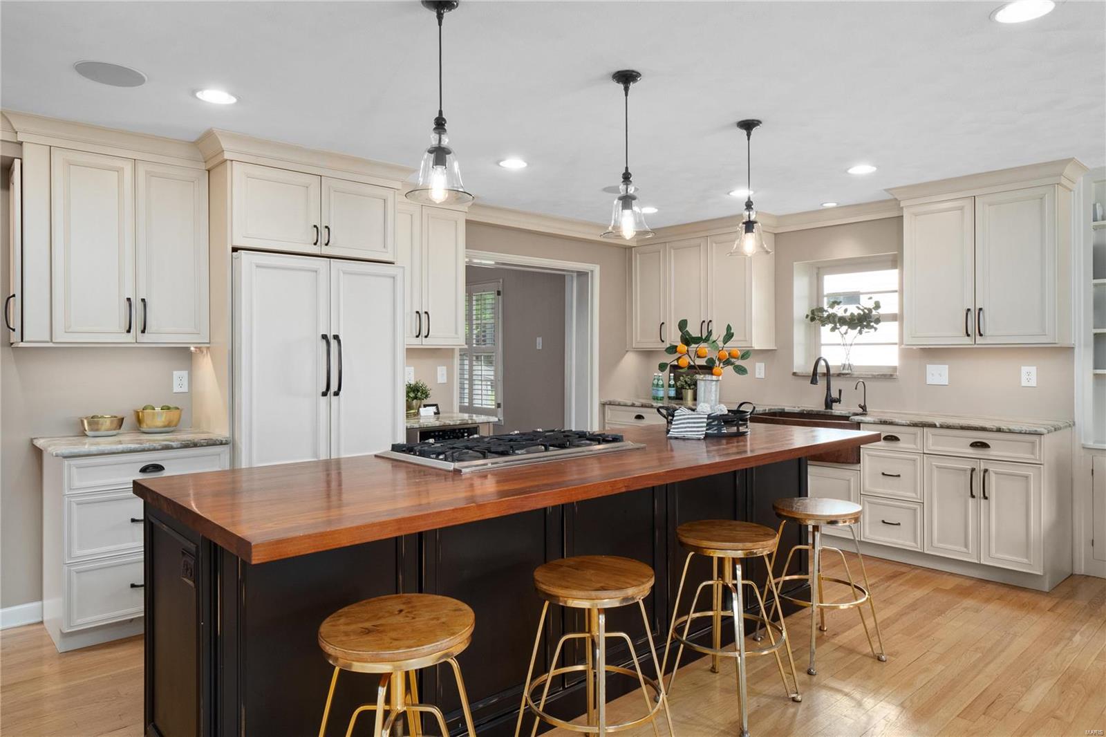 711 Hawbrook Road Glendale, MO 63122 - Photo 3 of 26 Gallery Image 3