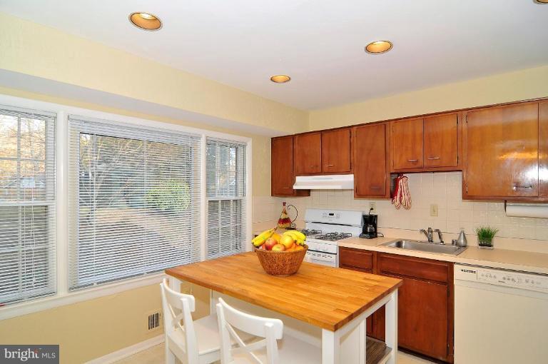 10605 Glenwild Road Silver Spring, MD 20901 - Photo 5 of 15 Kitchen