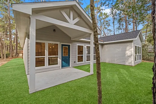 a view of house with backyard