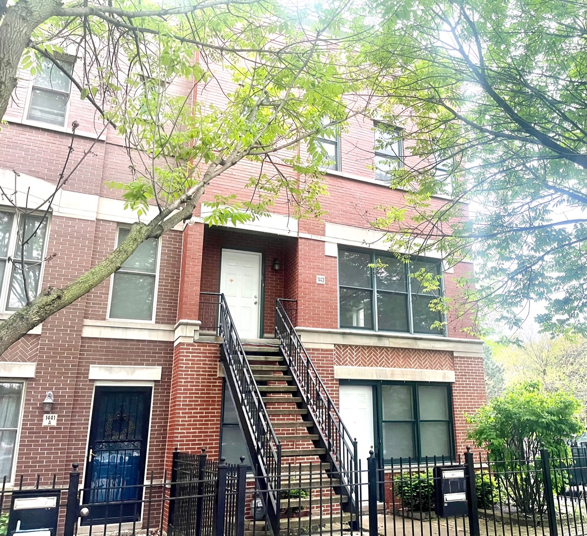 1443 West Fillmore Street Chicago, IL 60607 - Photo 1 of 37 a front view of a house