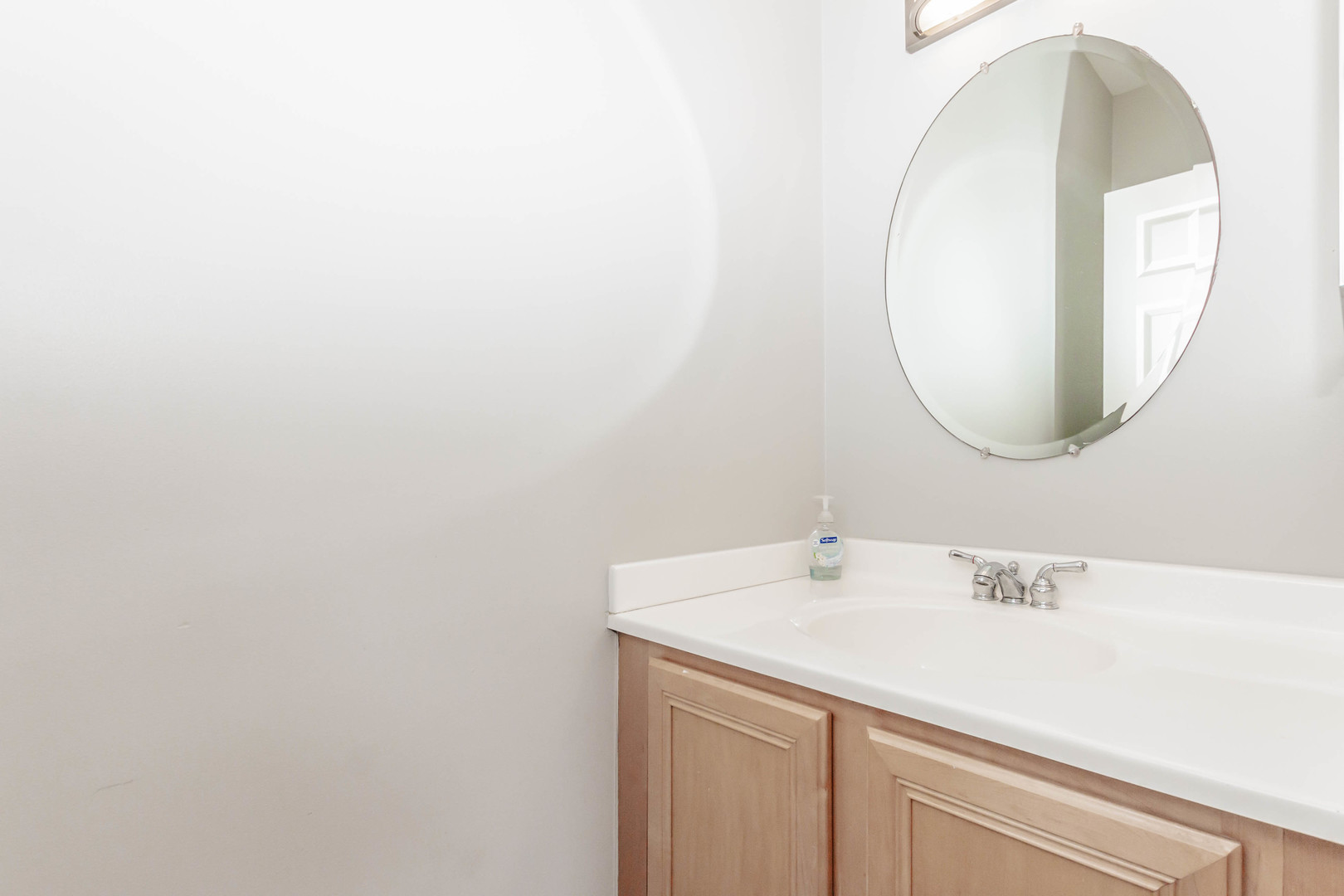 1443 West Fillmore Street Chicago, IL 60607 - Photo 21 of 37 a bathroom with a sink and a mirror