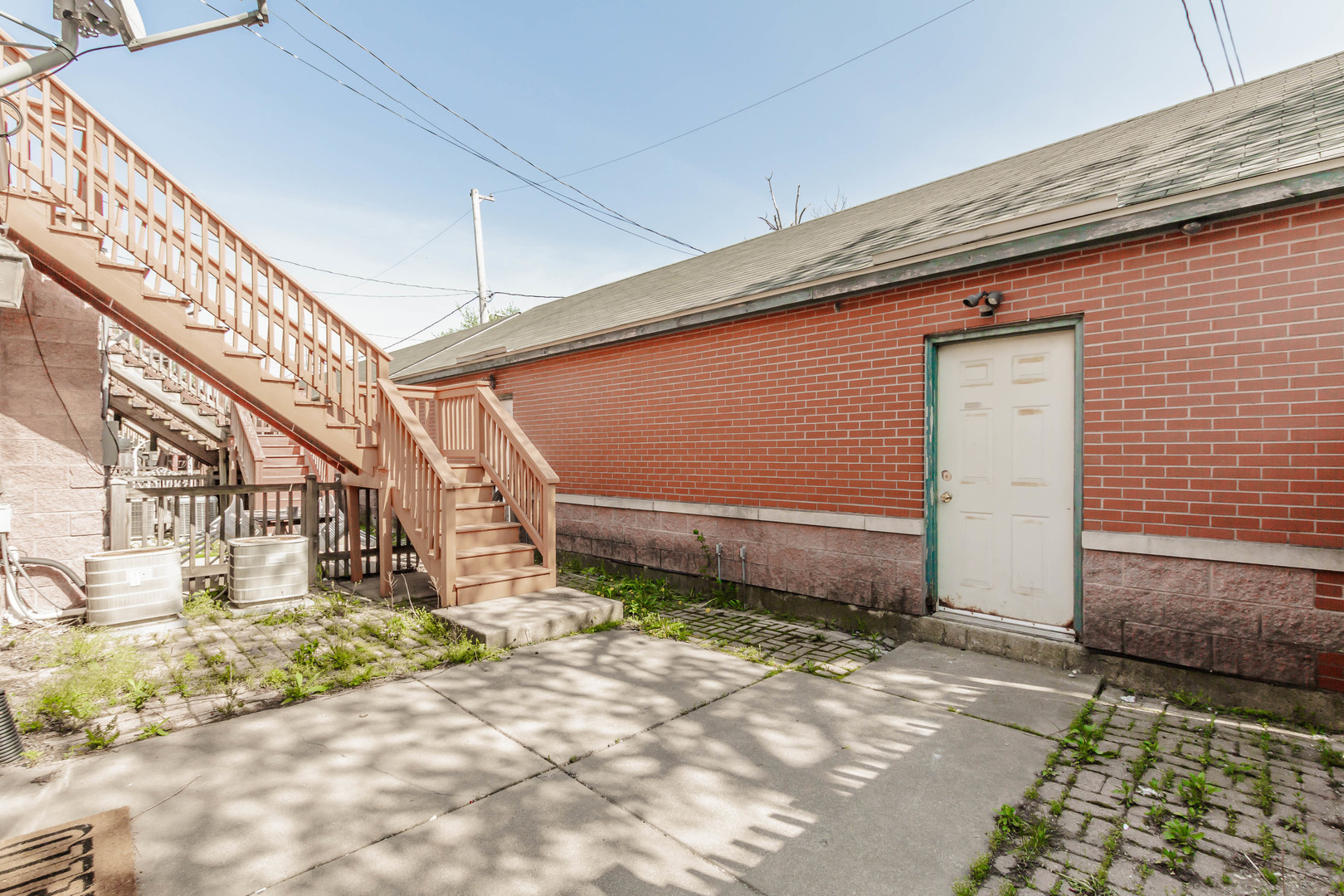 1443 West Fillmore Street Chicago, IL 60607 - Photo 33 of 37 a backyard of a house