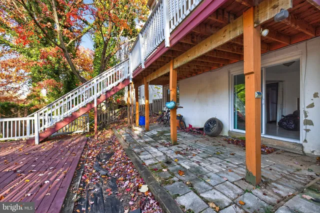 a view of a back yard of a house