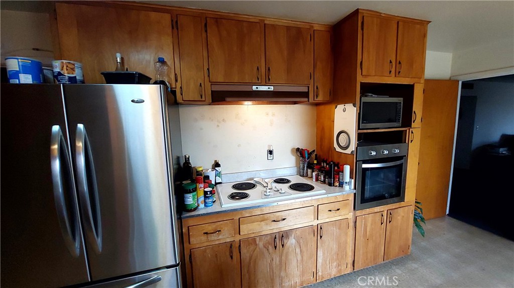 1547 Blackburn Avenue Corning, CA 96021 - Photo 18 of 51 a kitchen with stainless steel appliances a refrigerator a stove and a refrigerator