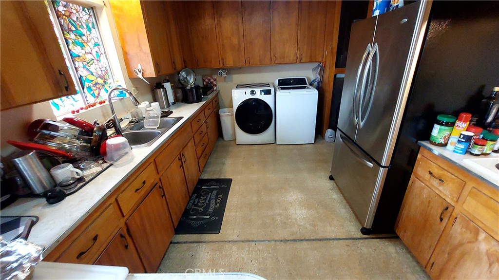 1547 Blackburn Avenue Corning, CA 96021 - Photo 21 of 51 a view of living room with furniture and a flat tv screen