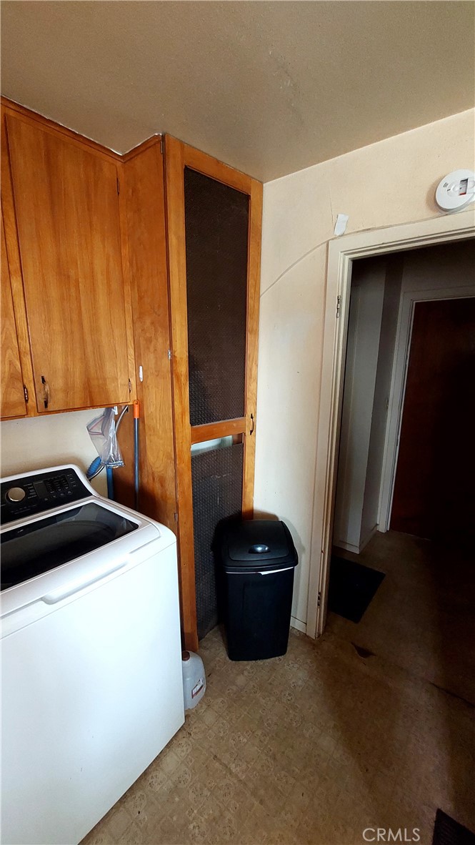 1547 Blackburn Avenue Corning, CA 96021 - Photo 49 of 51 a utility room with dryer and washer