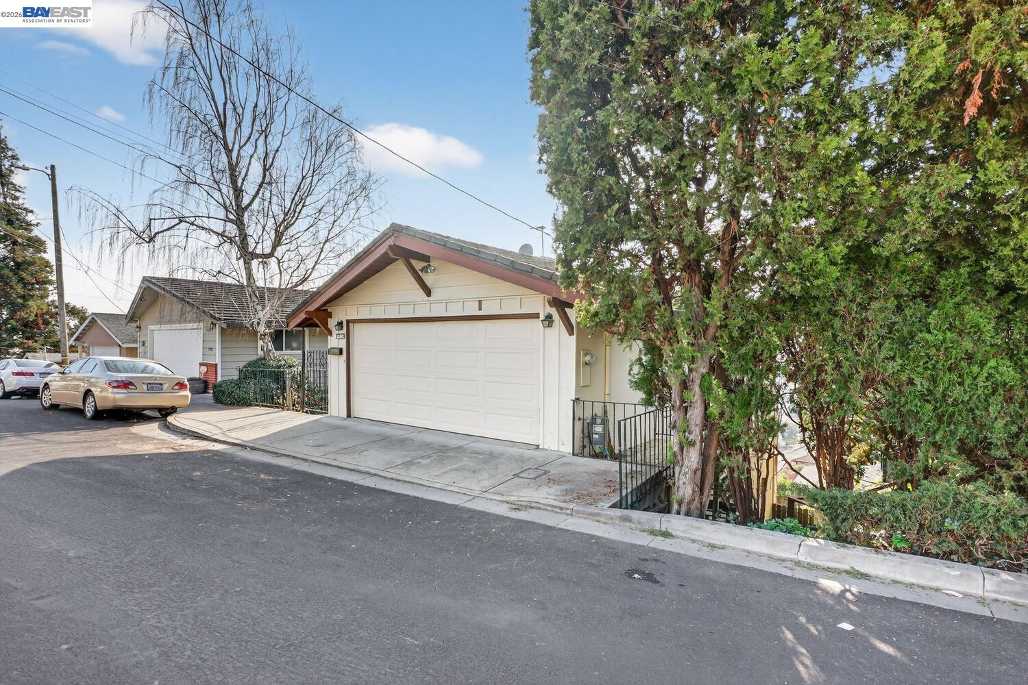 16605 Rolando Avenue Castro Valley, CA 94578 - Photo 4 of 48