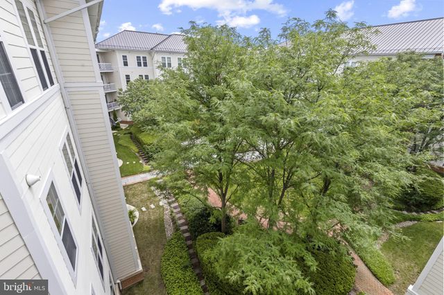 $458,000 | 400 Cameron Station Boulevard, Unit 407, Alexandria, VA 22304