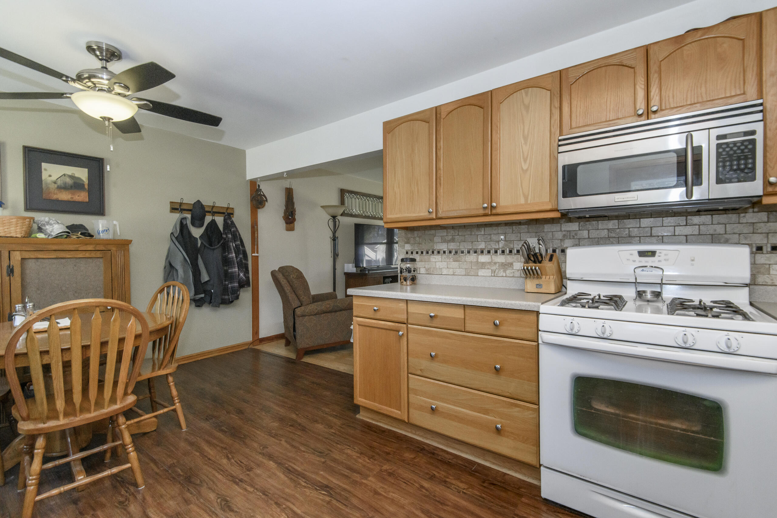 244 Edwards Street Dousman, WI 53118 - Photo 9 of 32 Dining area