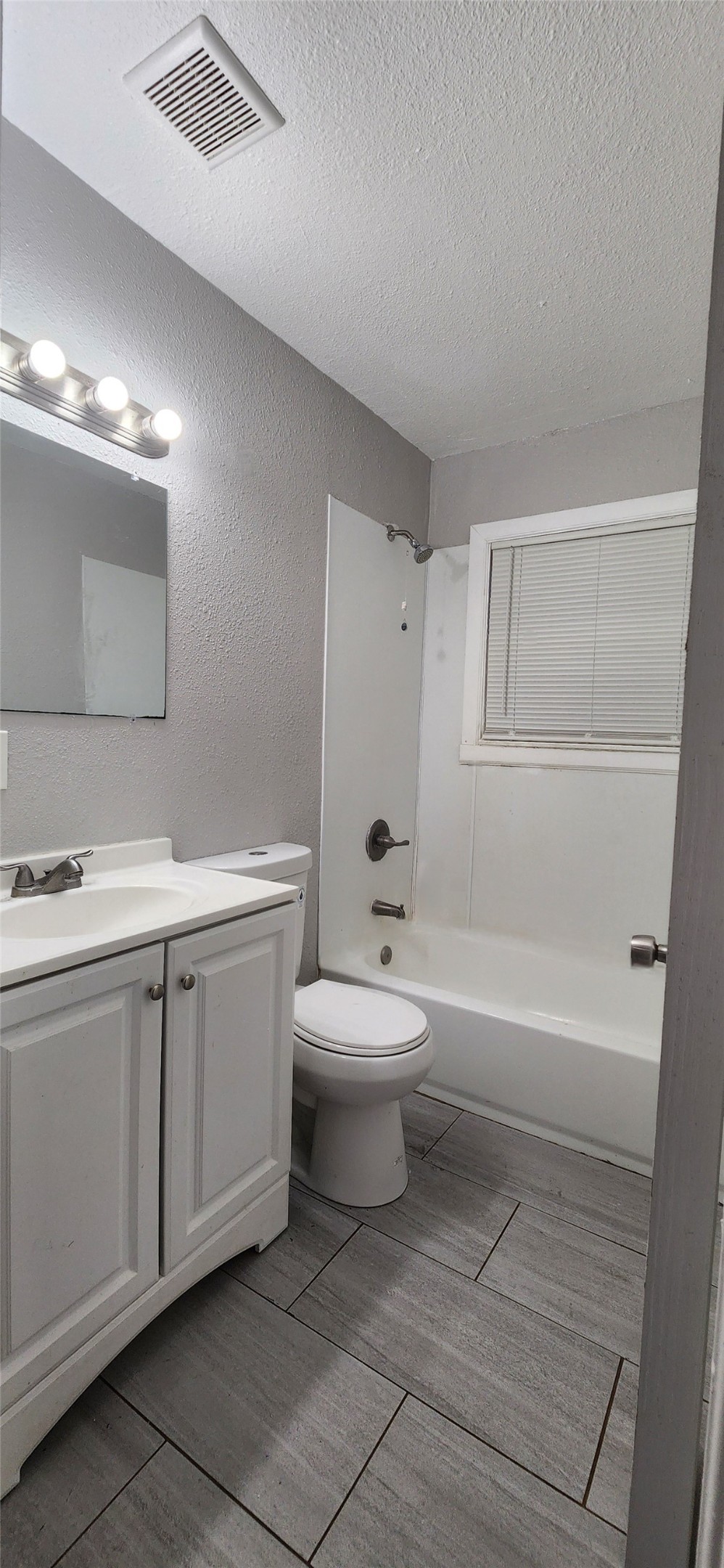 128 Huisache Street Lake Jackson, TX 77566 - Photo 12 of 23 a bathroom with a sink a toilet and shower
