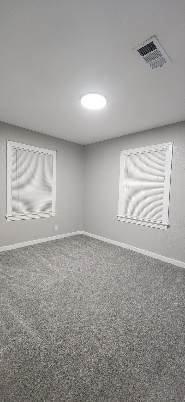 128 Huisache Street Lake Jackson, TX 77566 - Photo 19 of 23 an empty room with windows and closet