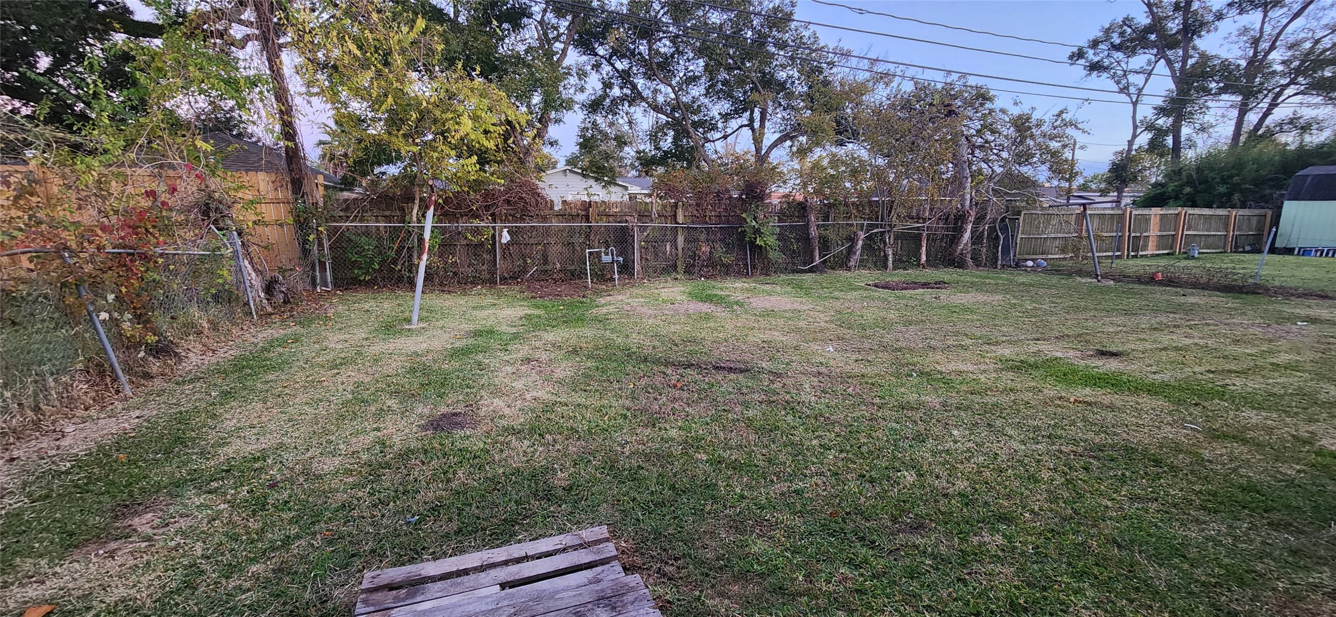 128 Huisache Street Lake Jackson, TX 77566 - Photo 22 of 23 a backyard of a house with lots of green space