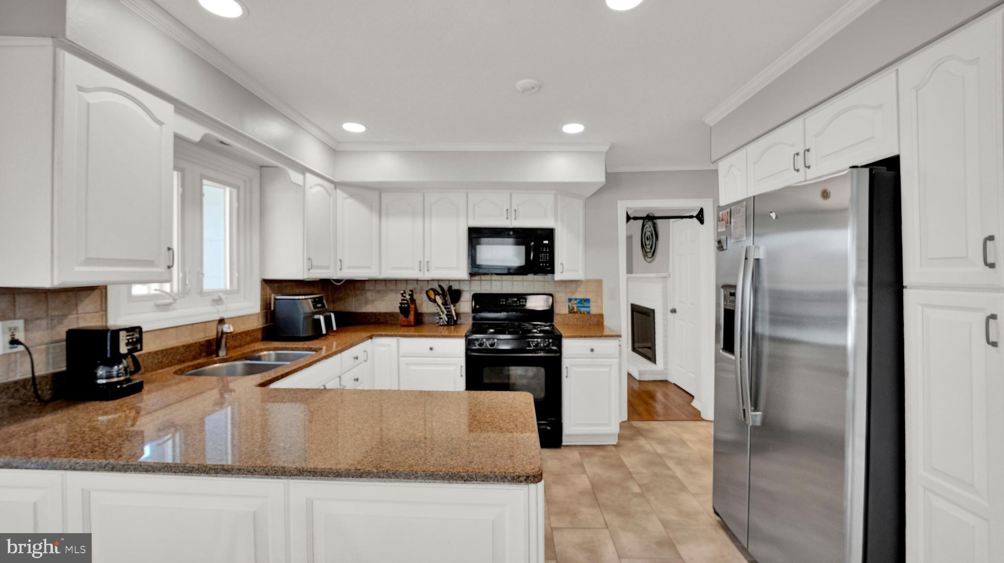 2 Pin Oak Drive Lawrence Township, NJ 08648 - Photo 4 of 40