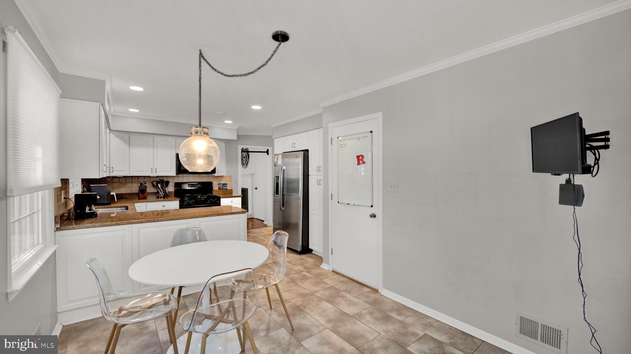 2 Pin Oak Drive Lawrence Township, NJ 08648 - Photo 7 of 40