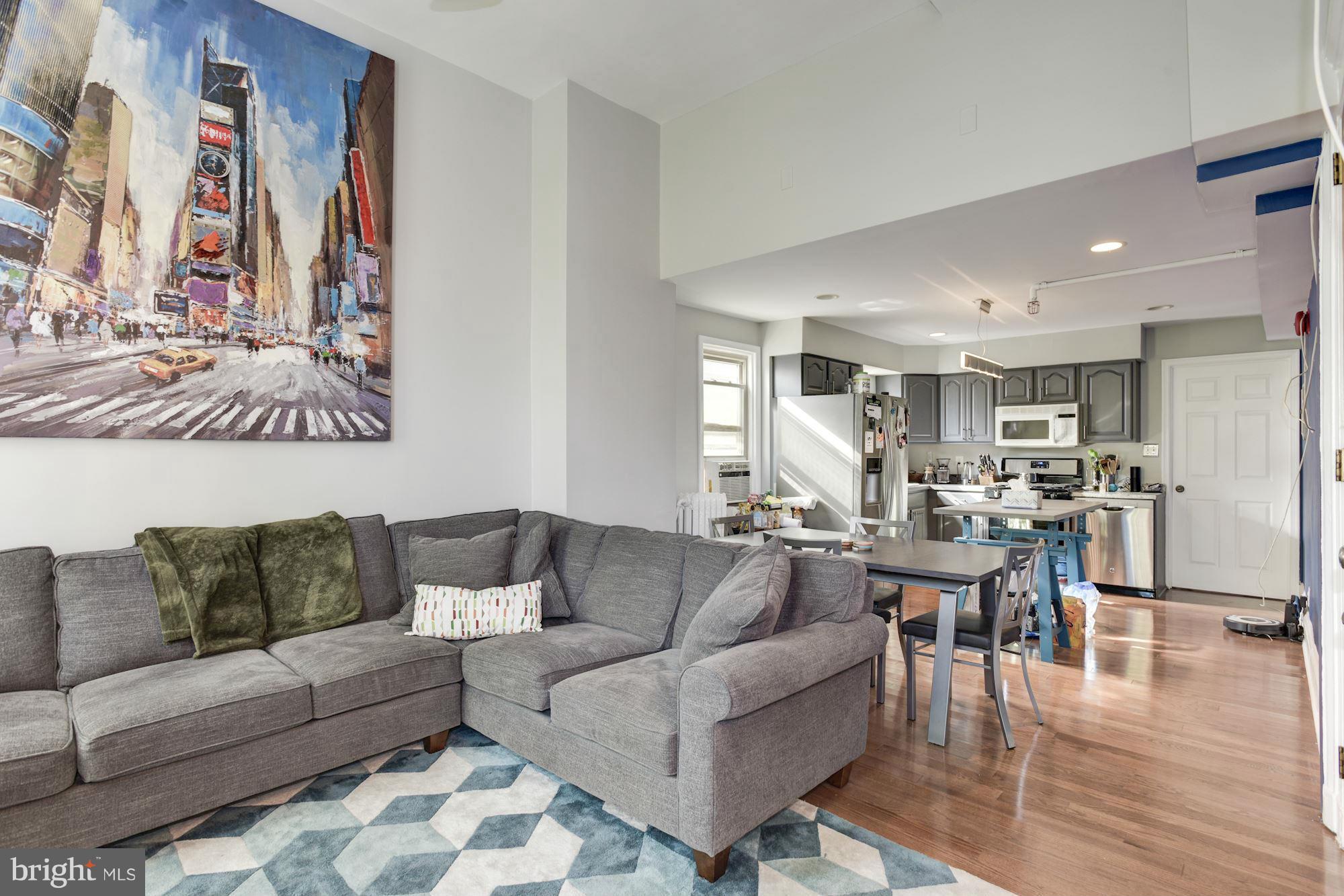 804 North Calvert Street Baltimore, MD 21202 - Photo 6 of 28 Living Room