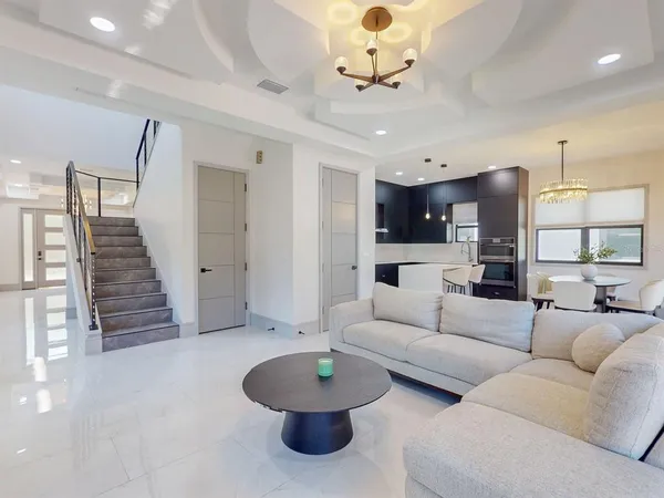 $6,500 | 3201 West Nassau Street, Tampa, FL 33607