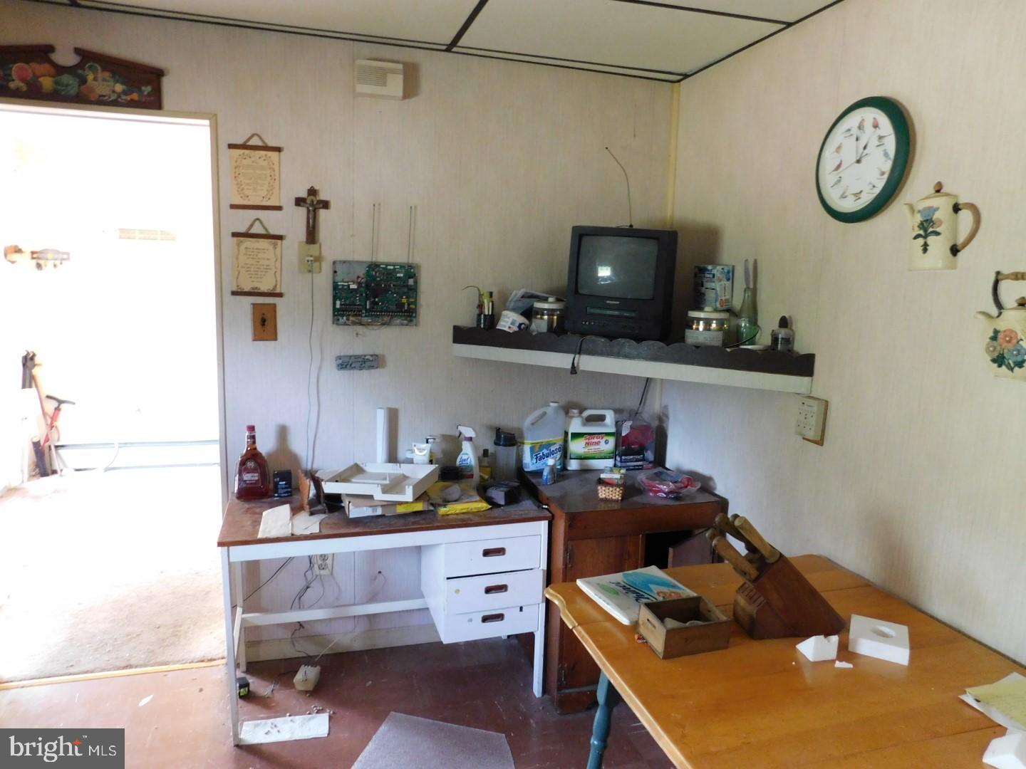 1962 Bell Avenue Baltimore, MD 21227 - Photo 8 of 14 Office