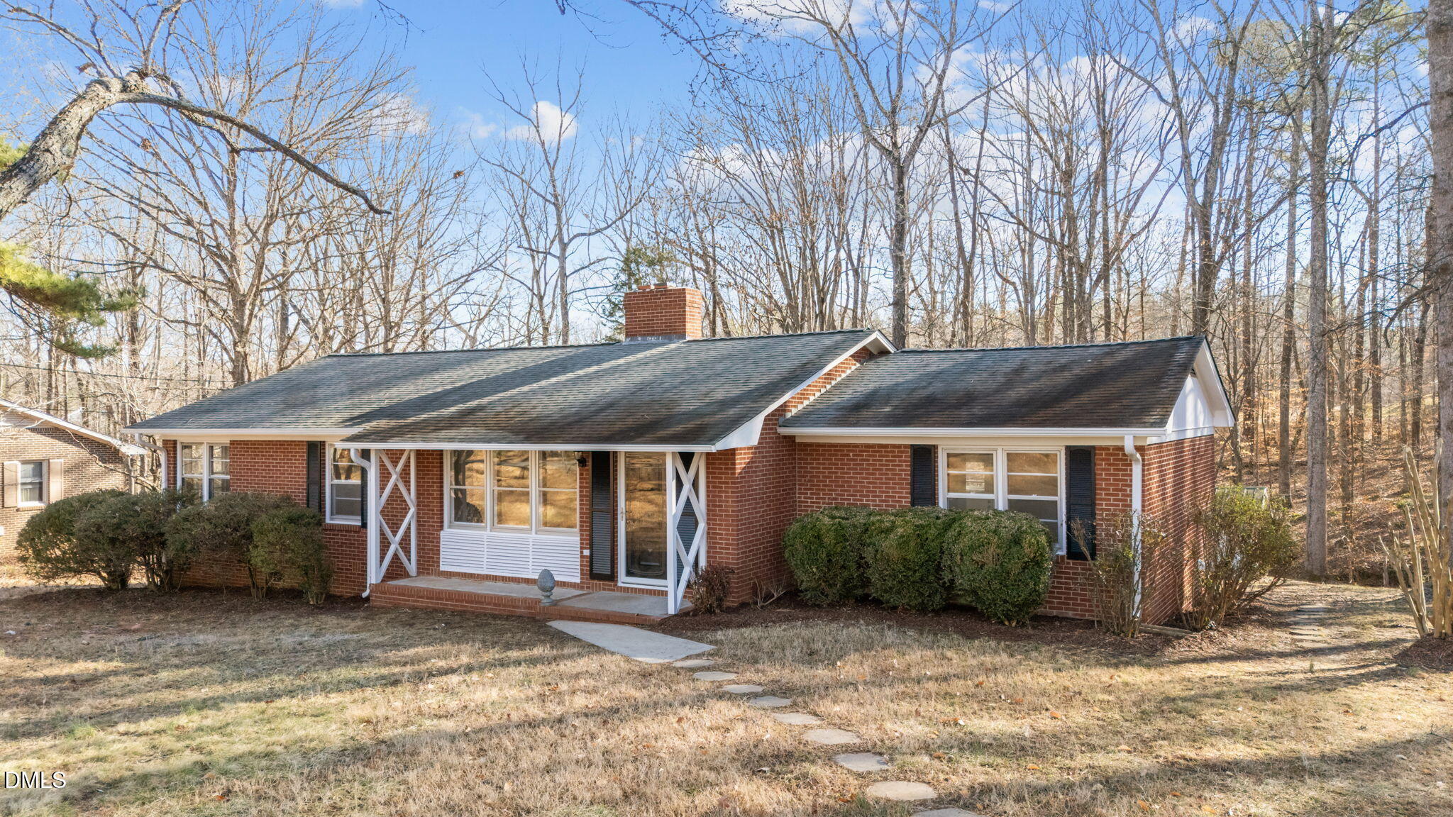 122 Ridgecrest Drive Warrenton, NC 27589 - Photo 3 of 48 a house with a outdoor space