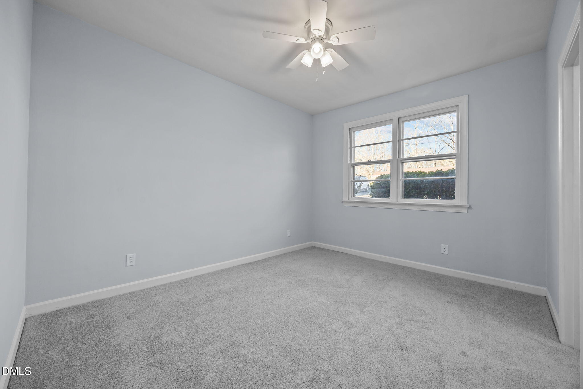 122 Ridgecrest Drive Warrenton, NC 27589 - Photo 41 of 48 an empty room with a window