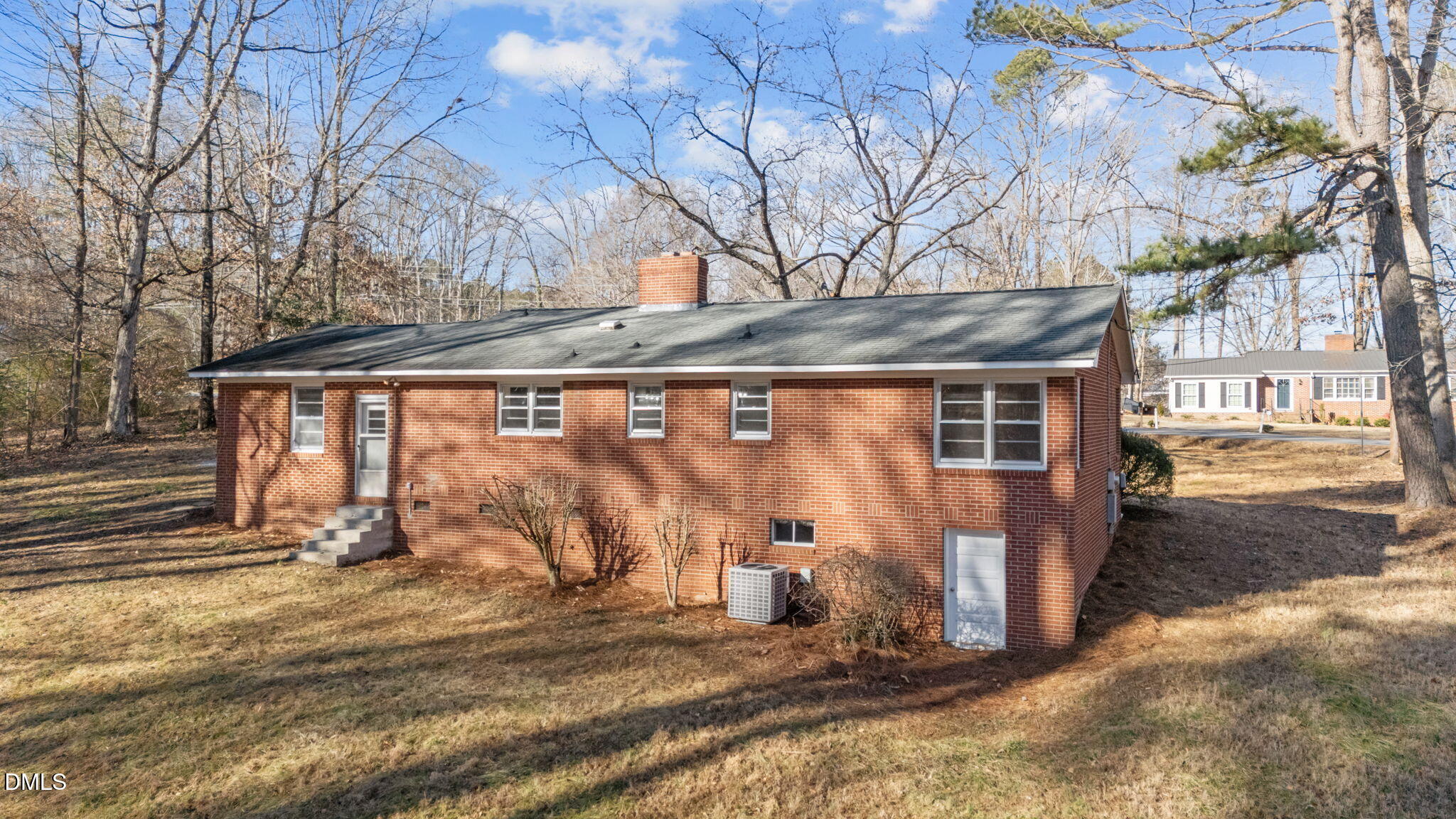 122 Ridgecrest Drive Warrenton, NC 27589 - Photo 6 of 48 a view of a house with a snow on the road