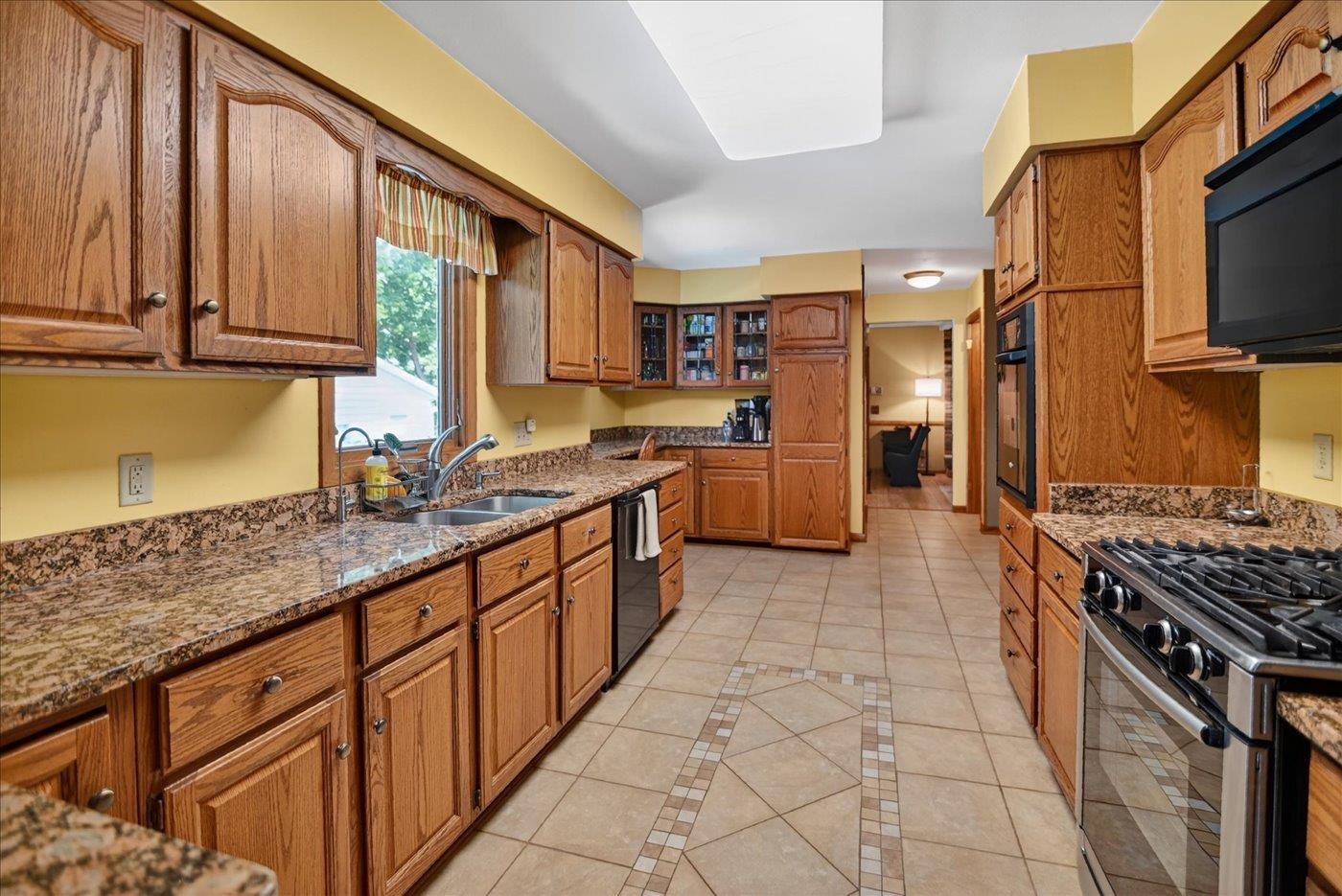 6602 Montclair Lane Madison, WI 53711 - Photo 10 of 63