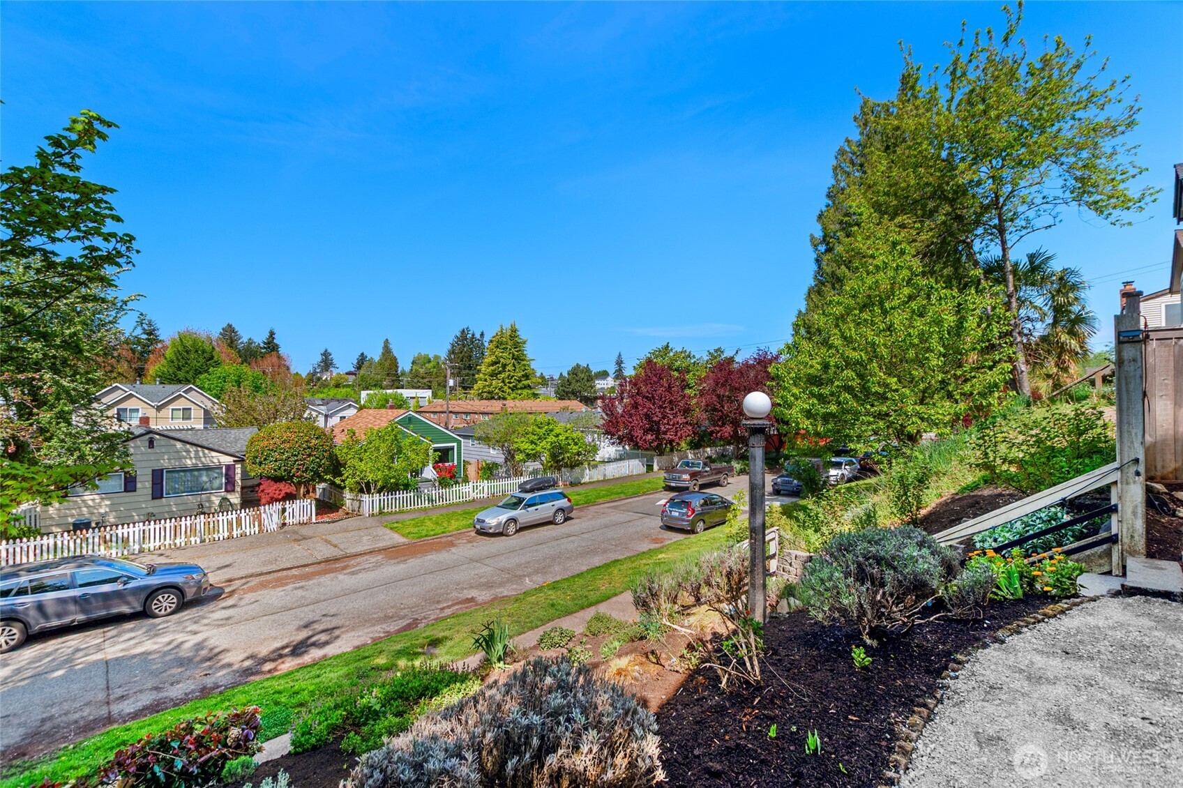 5620 38th Avenue Southwest Seattle, WA 98126 - Photo 4 of 39
