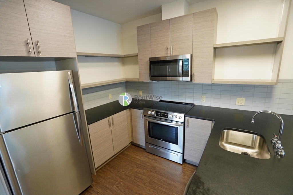 400 Langley Road, Unit 301 Newton, MA 02459 - Photo 3 of 20