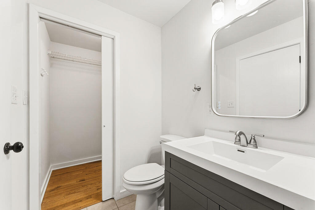 2134 East Crestview Street Springfield, MO 65804 - Photo 26 of 37 Bathroom