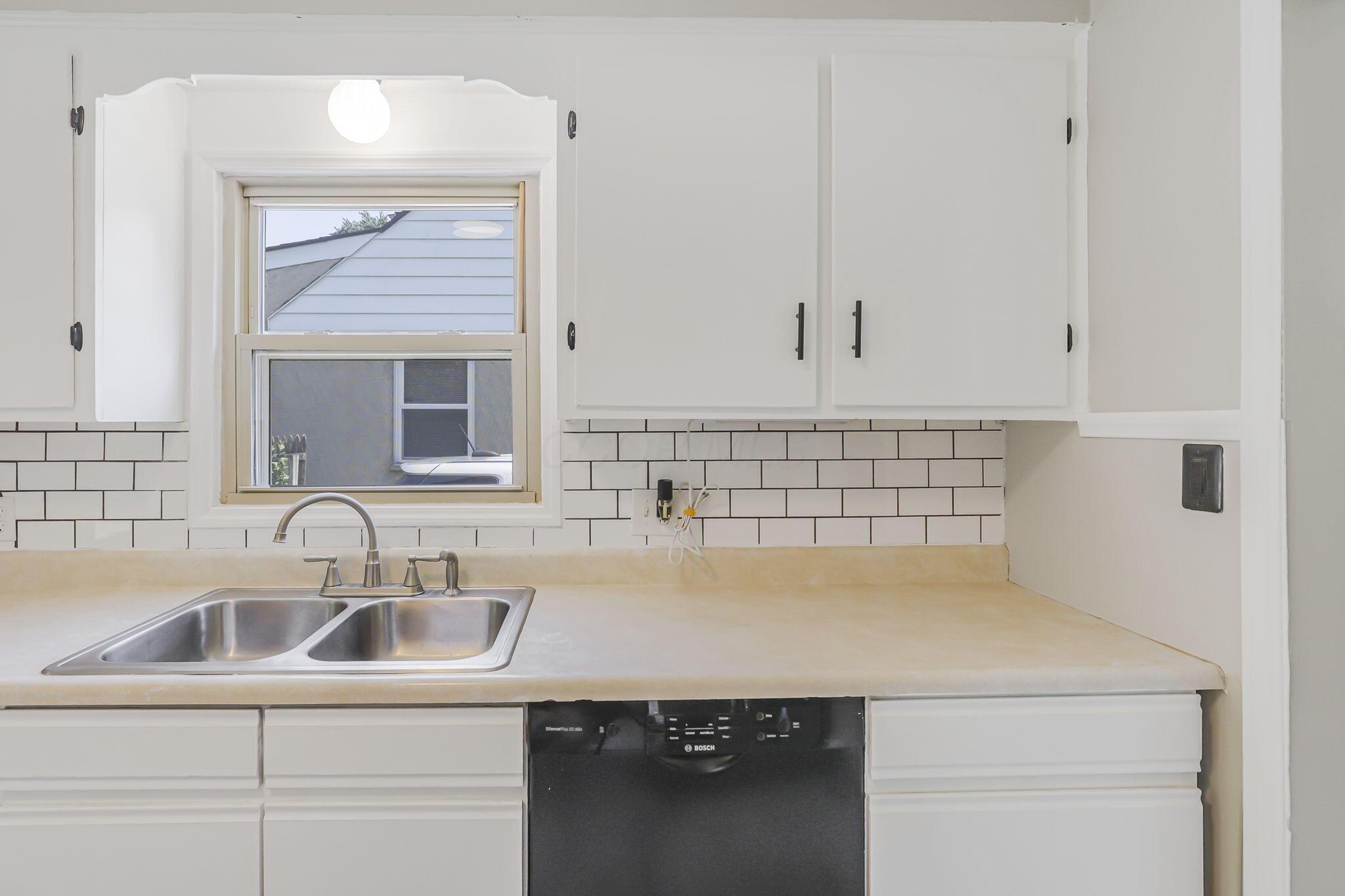 1728 East Cooke Road Columbus, OH 43224 - Photo 22 of 49 22-web-or-mls-0N4A7335