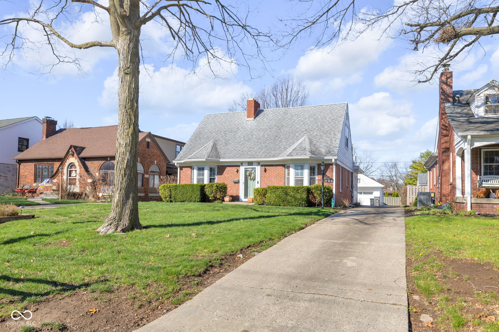 824 North Ritter Avenue Indianapolis, IN 46219 - Photo 2 of 49
