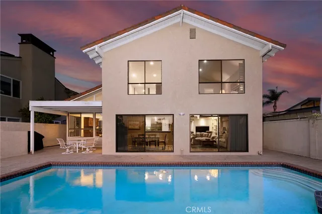 a view of a parking area