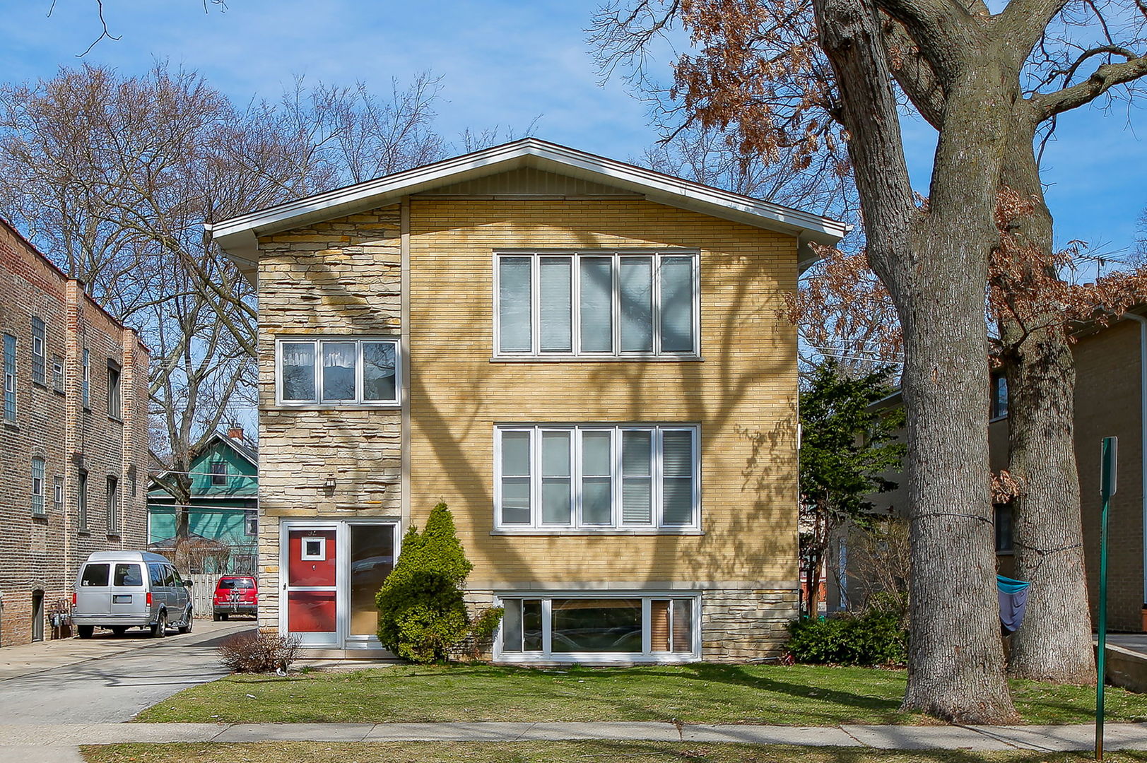 92 Pine Avenue Riverside, IL 60546 - Photo 2 of 24