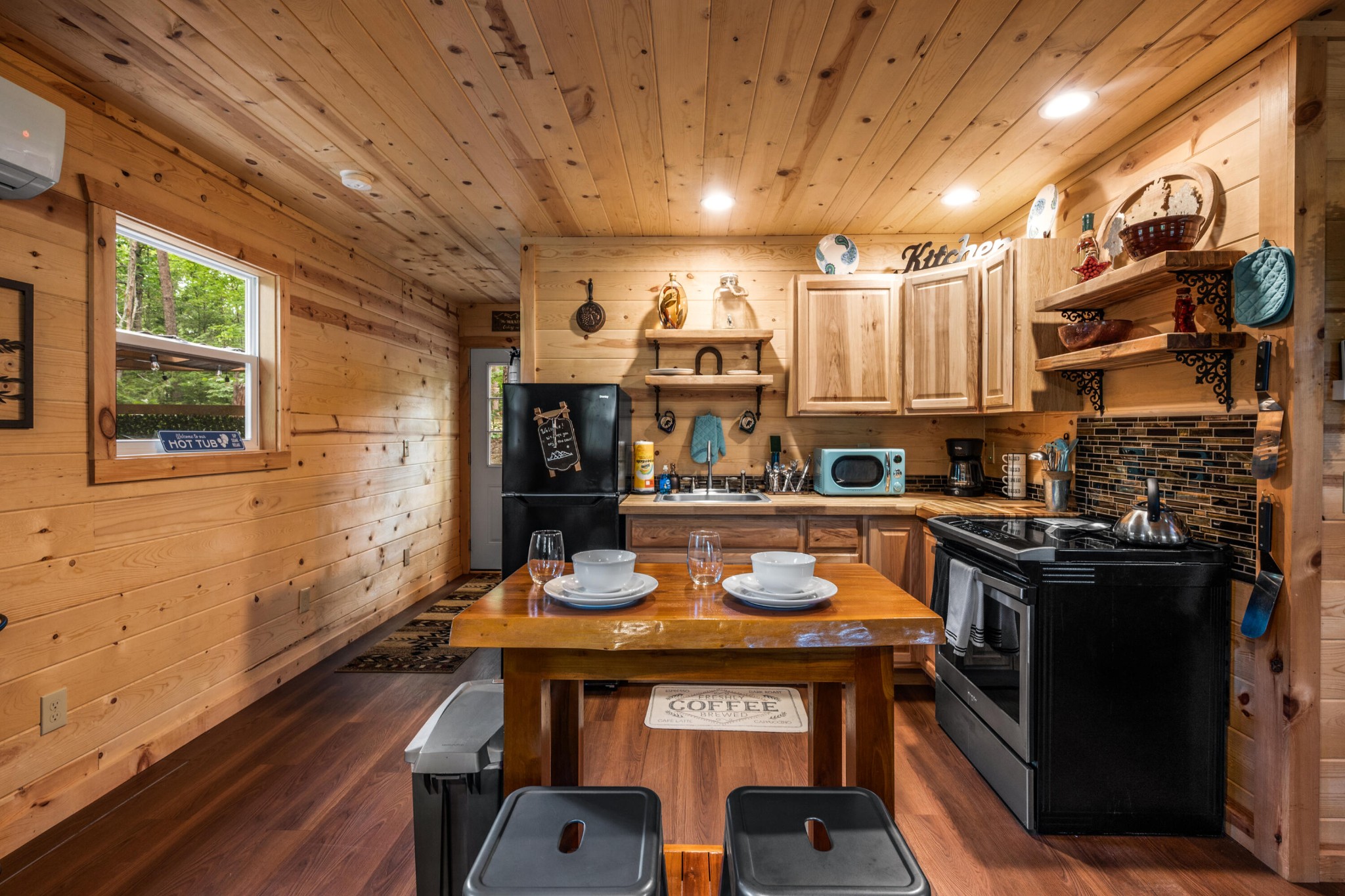 1634 South Mountain View Road Sevierville, TN 37876 - Photo 8 of 21 Gallery Image 8