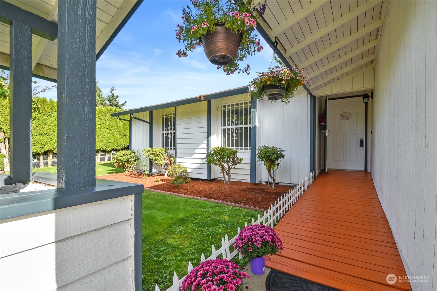 31108 11th Place Southwest Federal Way, WA 98023 - Photo 18 of 22 a porch with seating space
