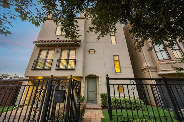 $599,000 | 2006 Helena Street, Houston, TX 77002