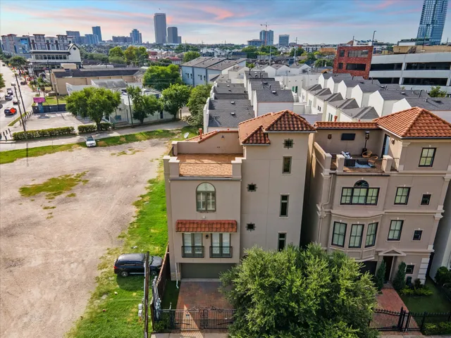 $599,000 | 2006 Helena Street, Houston, TX 77002