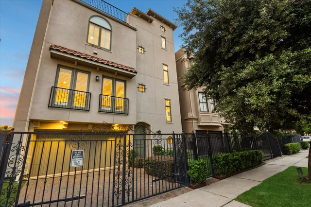 $599,000 | 2006 Helena Street, Houston, TX 77002