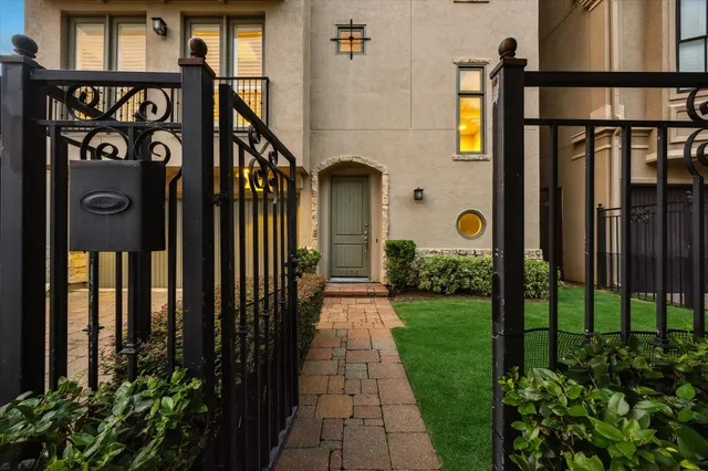 $599,000 | 2006 Helena Street, Houston, TX 77002