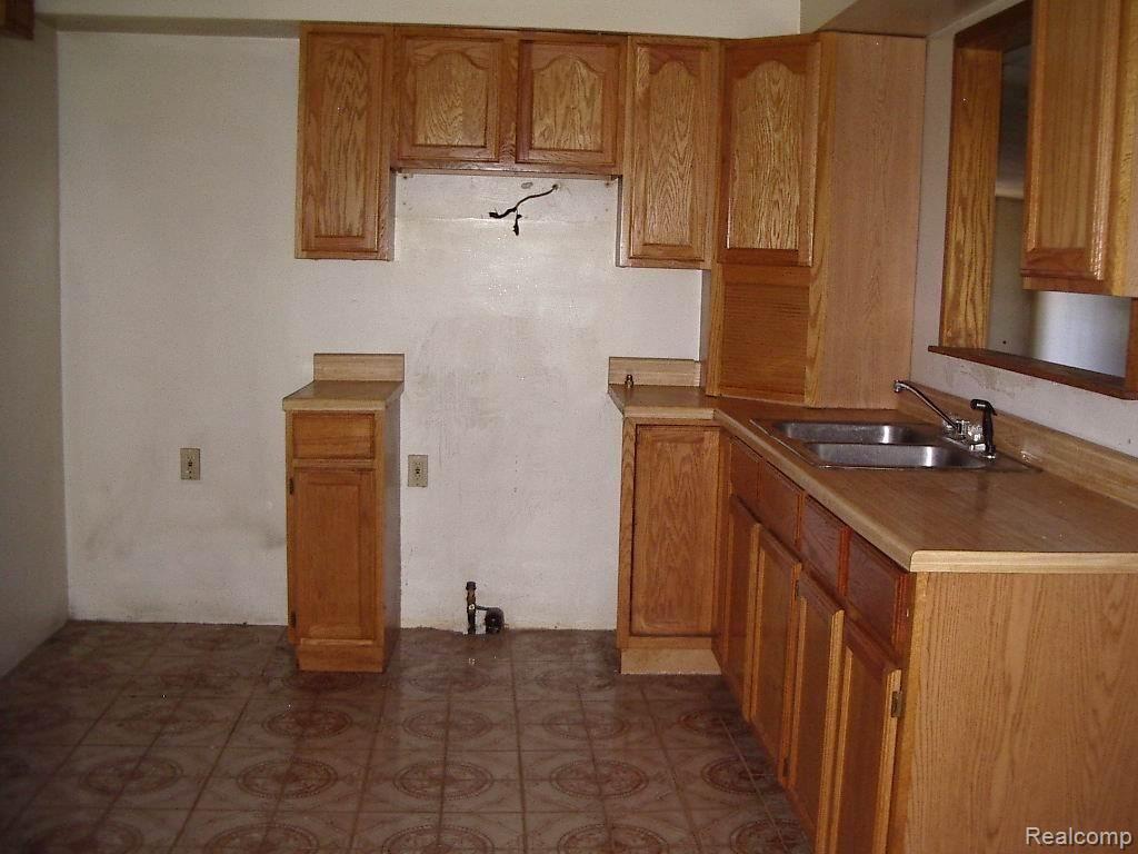 15870 Allen Road Taylor, MI 48180 - Photo 4 of 13 kitchen