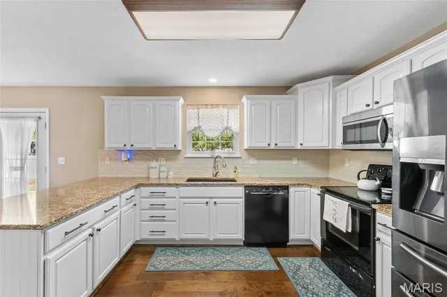 $395,000 | 203 Bristol Drive, Troy, IL 62294